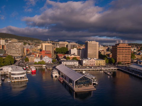 Customs House Hotel - Accommodation Burleigh 42