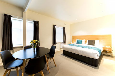 Customs House Hotel - Accommodation Burleigh 40