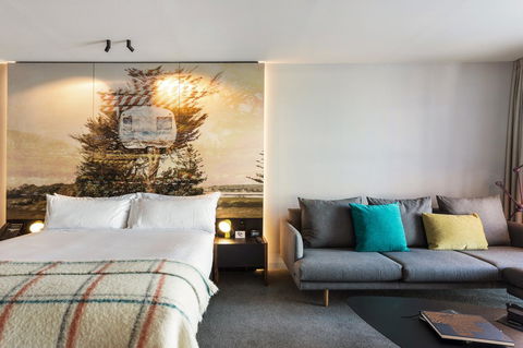 MACq 01 Hotel - Accommodation Burleigh 33