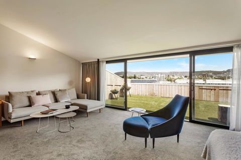 MACq 01 Hotel - Accommodation Burleigh 24