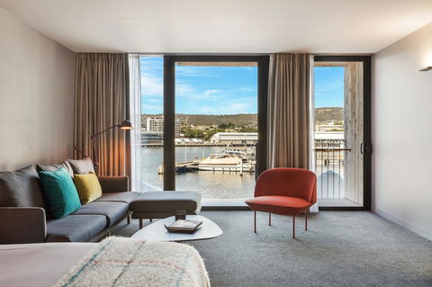 MACq 01 Hotel - Accommodation Burleigh 28