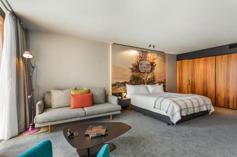 MACq 01 Hotel - Accommodation Burleigh 1