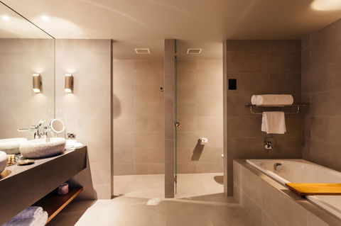 MACq 01 Hotel - Accommodation Burleigh 27