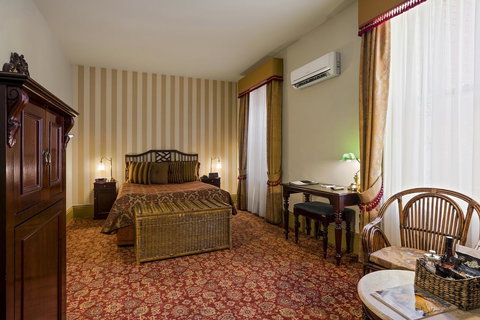 Hadley\'s Orient Hotel - Accommodation Burleigh 31