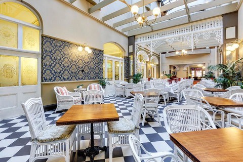 Hadley\'s Orient Hotel - Accommodation Burleigh 1