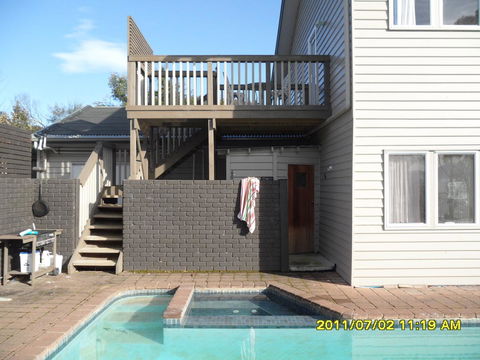 Anchorage Waterfront Retreat - Accommodation Burleigh 21
