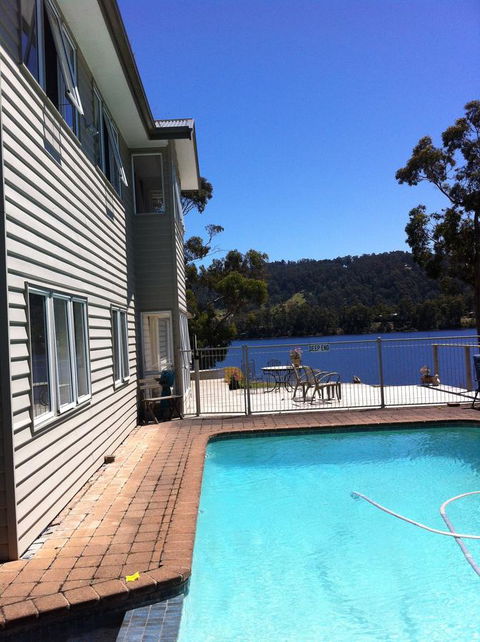 Anchorage Waterfront Retreat - Accommodation Burleigh 25