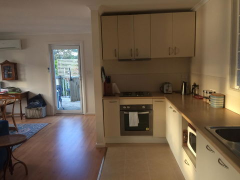 Anchorage Waterfront Retreat - Accommodation Burleigh 4