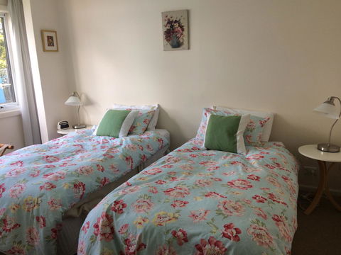 Anchorage Waterfront Retreat - Accommodation Burleigh 16