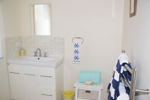 Anchorage Waterfront Retreat - Accommodation Burleigh 13