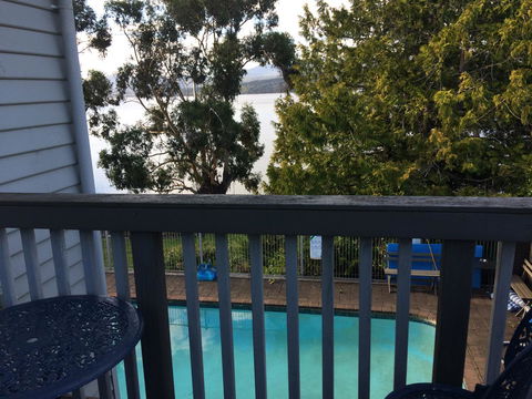 Anchorage Waterfront Retreat - Accommodation Burleigh 27