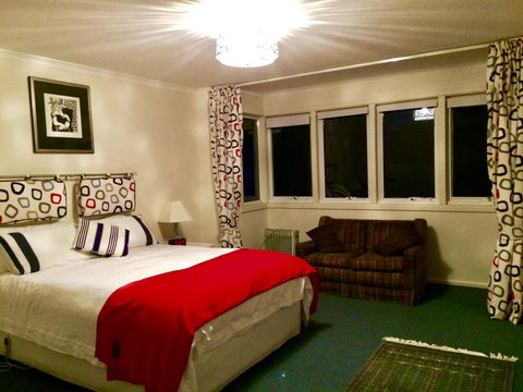 Anchorage Waterfront Retreat - Accommodation Burleigh 11