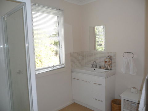 Anchorage Waterfront Retreat - Accommodation Burleigh 14