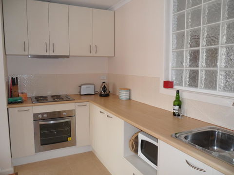 Anchorage Waterfront Retreat - Accommodation Burleigh 3