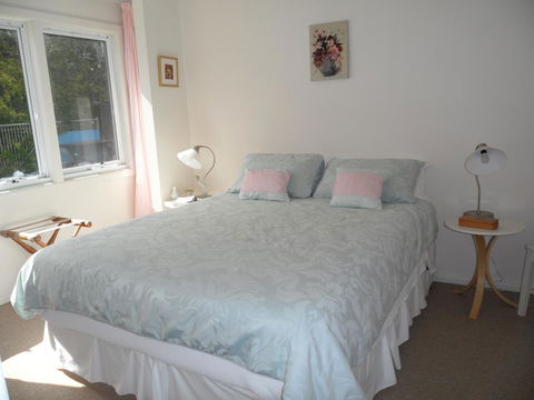 Anchorage Waterfront Retreat - Accommodation Burleigh 15