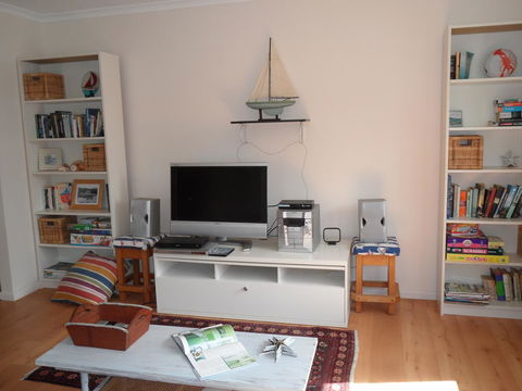 Anchorage Waterfront Retreat - Accommodation Burleigh 8