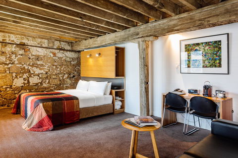 The Henry Jones Art Hotel - Accommodation Burleigh 42