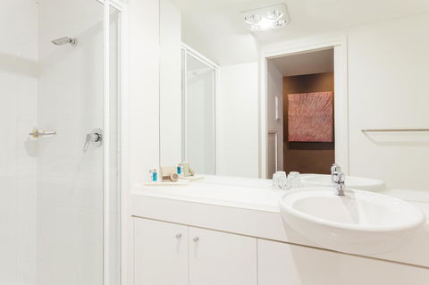 The Henry Jones Art Hotel - Accommodation Burleigh 36
