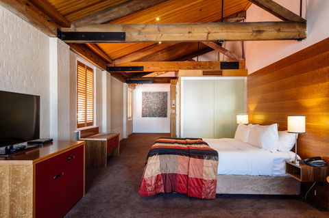 The Henry Jones Art Hotel - Accommodation Burleigh 25