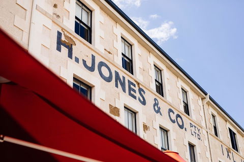 The Henry Jones Art Hotel - Accommodation Burleigh 0