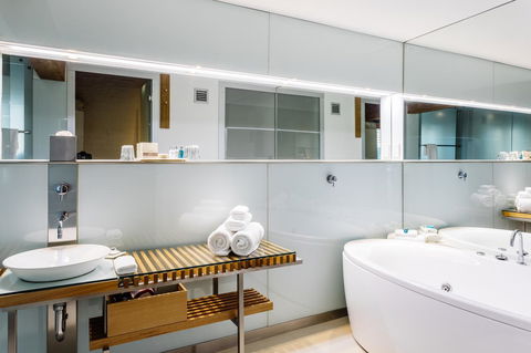 The Henry Jones Art Hotel - Accommodation Burleigh 41