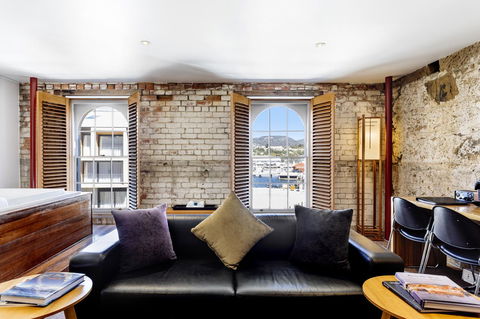 The Henry Jones Art Hotel - Accommodation Burleigh 26