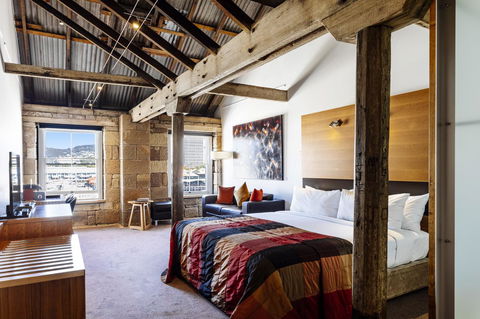 The Henry Jones Art Hotel - Accommodation Burleigh 3