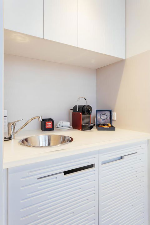 The Henry Jones Art Hotel - Accommodation Burleigh 35