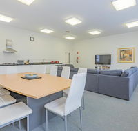 4 Bedroom House - Hobart CBD - Free Parking - Accommodation Burleigh