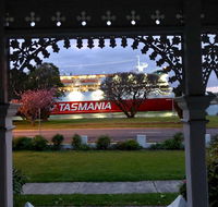 Riverbank villa - 4 bedroom house villa - Accommodation Burleigh