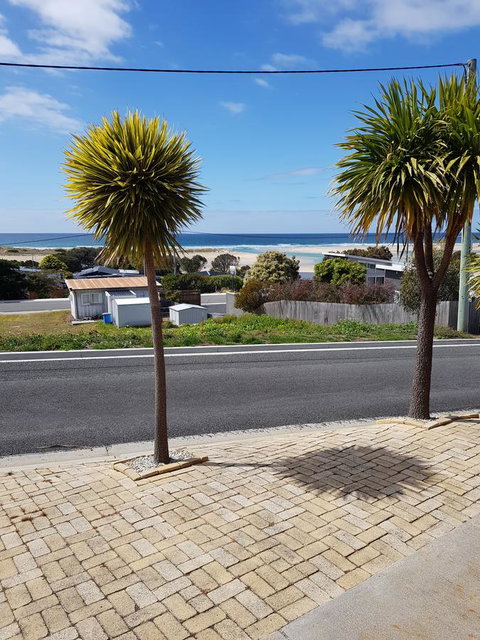 Blue Seas Holiday Villas - Accommodation Burleigh 7