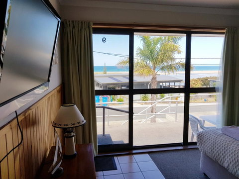Blue Seas Holiday Villas - Accommodation Burleigh 43