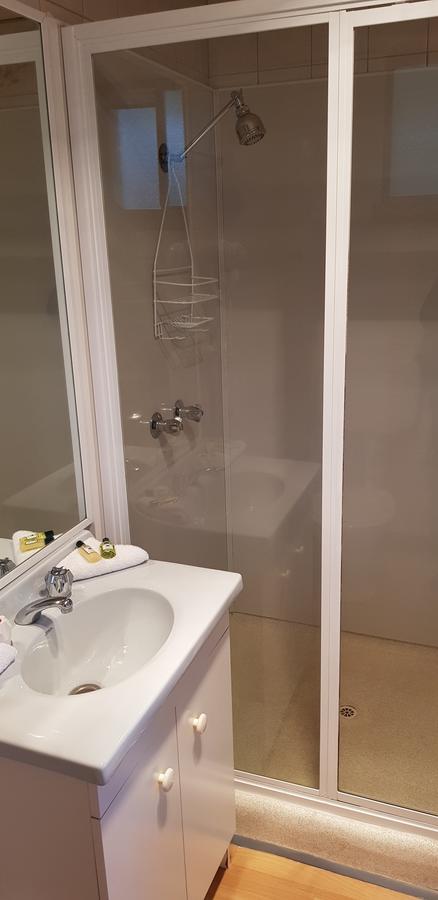 Blue Seas Holiday Villas - Accommodation Burleigh 17