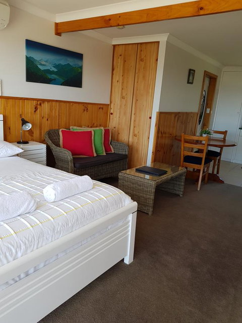 Blue Seas Holiday Villas - Accommodation Burleigh 37
