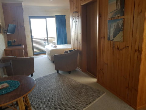 Blue Seas Holiday Villas - Accommodation Burleigh 25
