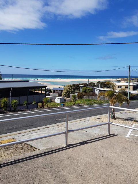 Blue Seas Holiday Villas - Accommodation Burleigh 33