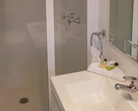 Blue Seas Holiday Villas - Accommodation Burleigh 19