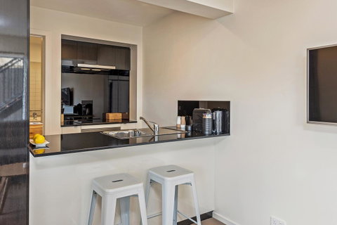 110 Hampden Apartments - Accommodation Burleigh 5