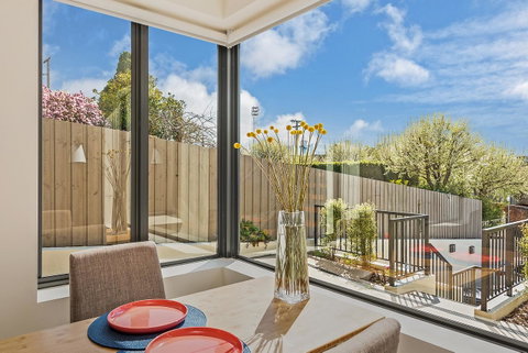 110 Hampden Apartments - Accommodation Burleigh 6