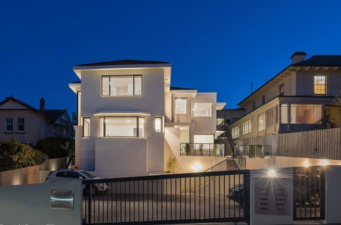110 Hampden Apartments - Accommodation Burleigh 0