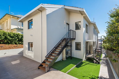 110 Hampden Apartments - Accommodation Burleigh 31