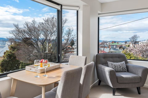 110 Hampden Apartments - Accommodation Burleigh 4