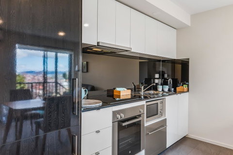 110 Hampden Apartments - Accommodation Burleigh 13