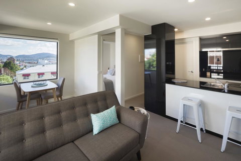 110 Hampden Apartments - Accommodation Burleigh 27