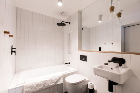 105 Mac Unique Apartments - Accommodation Burleigh 5