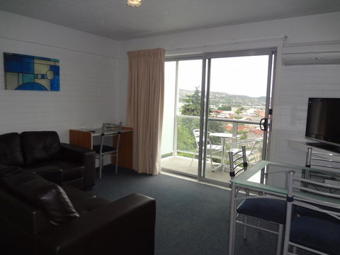 Adina Place Motel Apartments - Accommodation Burleigh 19