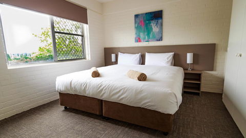 Adina Place Motel Apartments - Accommodation Burleigh 2