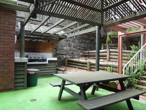 Adina Place Motel Apartments - Accommodation Burleigh 27