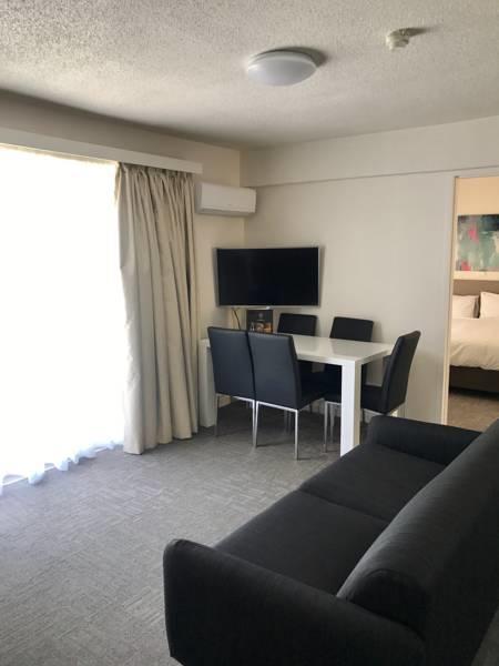 Adina Place Motel Apartments - Accommodation Burleigh 8