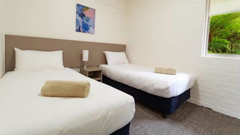 Adina Place Motel Apartments - Accommodation Burleigh 5